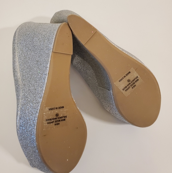 ❄️Host Pick❄️ Brand New Glitter Wedge Heels 10 - Picture 8 of 11
